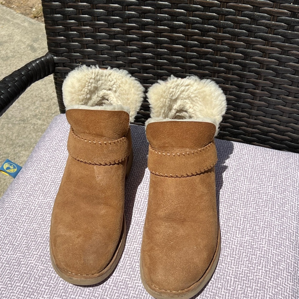 UGG McKay brown size 7